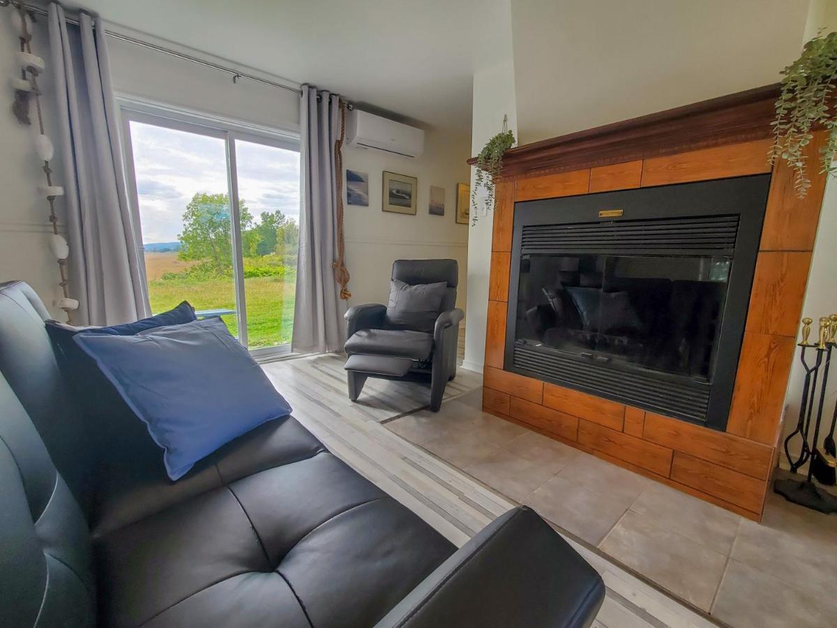 Мотель Lofts Fleuve Et Montagnes Сент-Анн-де-Бопре Экстерьер фото