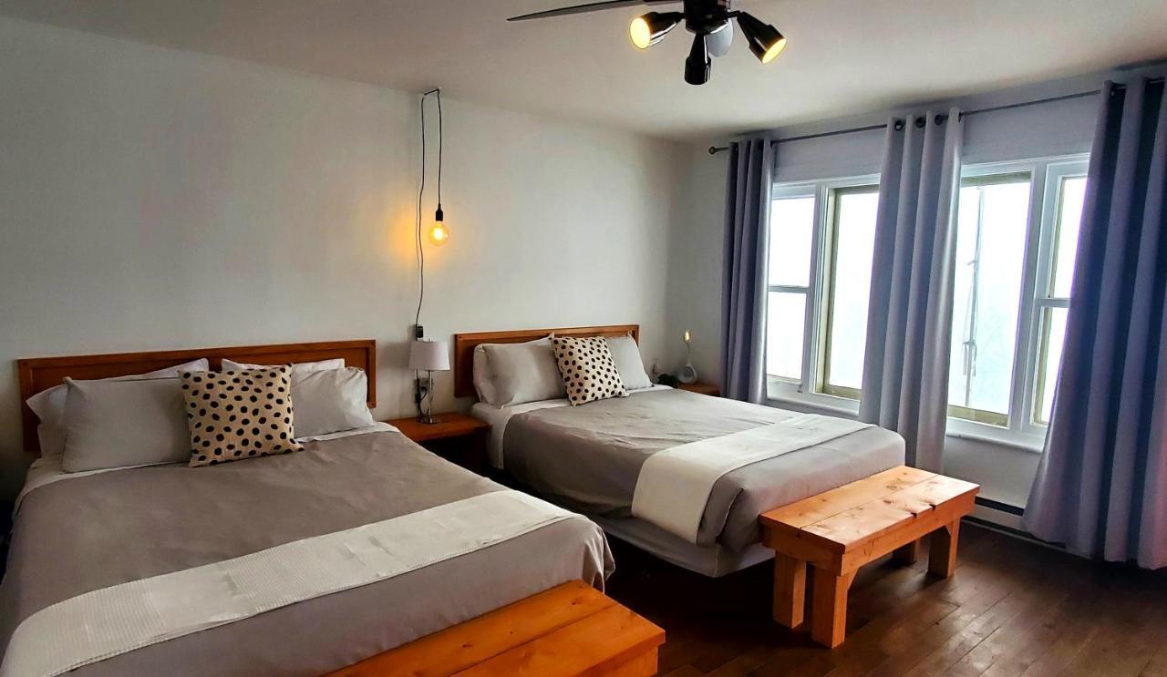 Мотель Lofts Fleuve Et Montagnes Сент-Анн-де-Бопре Экстерьер фото